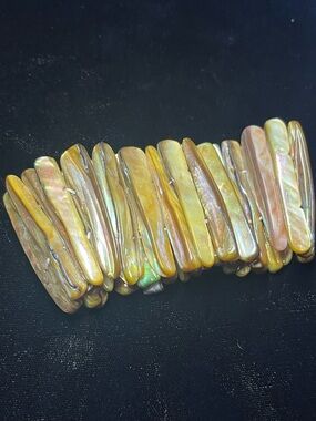 Vintage Mother of Pearl and green Shell stretch Bracelet